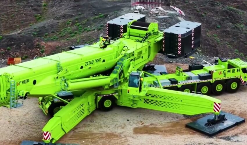 🚀Witness ZOOMLION’s 4,000-ton giant crane in action!