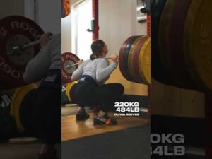 Olivia Squats 220kg/485lb aka more than you! #oliviareeves #olympicchampion #weightlifting