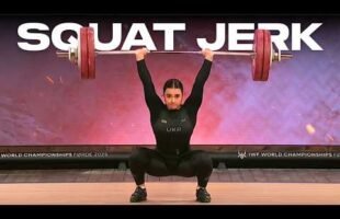 When The Audience Sees A Squat Jerk For The First Time! | Worlds 2025