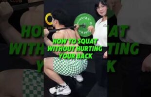 Starting their squat by arching their back?🤔 #weightlifting #squat #painrelief #strengthtraining