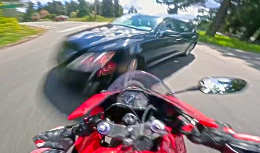 12 MINUTES OF CRAZY AND UNBELIEVABLE Motorcycle Moments