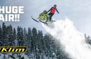 Big terrain. Deep snow. Full-send riding. ❄️🏂🔥  This KLIM Backcountry Team Ride in Wyoming captures elite snowmobilers pushing through vast, untouched landscapes with deep powder, steep climbs, and technical backcountry lines.  From high-speed runs to technical mountain riding, this is snowmobiling at its most raw and adventurous.  Freedom. Power. Backcountry mastery.
