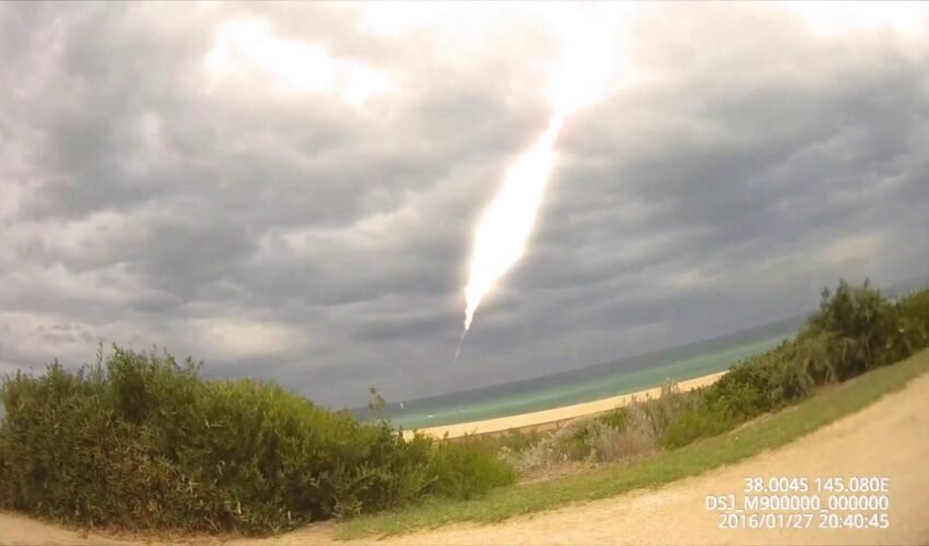 Dangerously Close Meteor Strikes Australian Beach