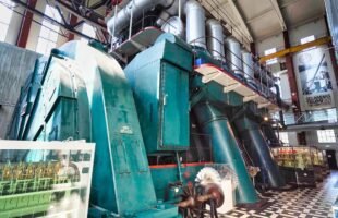 Starting The BIGGEST DIESEL ENGINE On Earth | 22.000 hp B&W 2000 COLD START