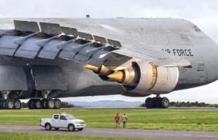 US Air Force’s Biggest Aircraft Ever Made in Action During Intense Lifting