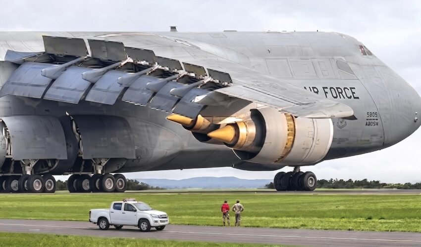 US Air Force’s Biggest Aircraft Ever Made in Action During Intense Lifting