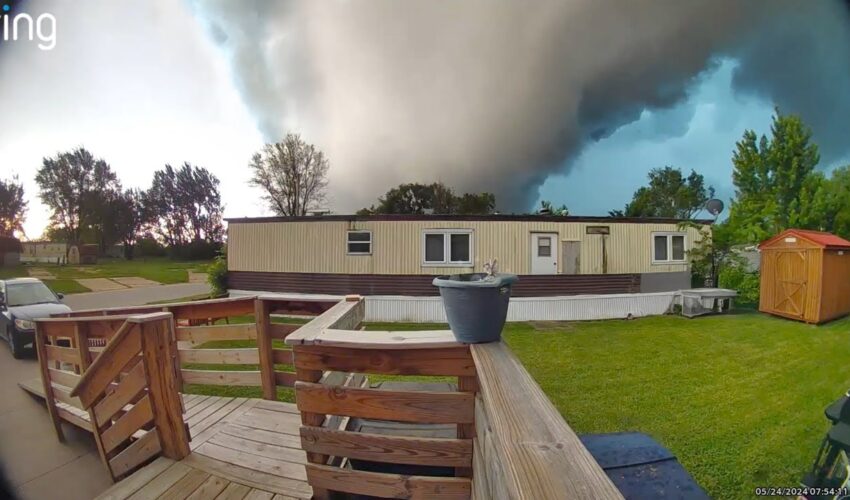 10 Extreme Weather Moments You Wouldn't Believe if Not Filmed