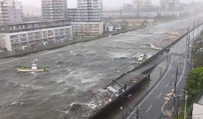 10 Shocking Natural Disasters Caught On Camera