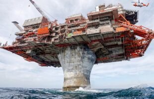 The Risky Life Inside Gigantic Offshore Rigs Built in Middle of the Ocean