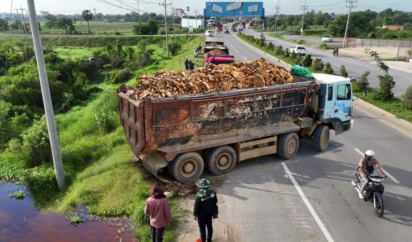 BE WATCHFUL OMG! HEAVY MACHINERY INCREDIBLE MASSIVE LAND FILL BY DUMP TRUCK & BULLDOZER IN ACTION!