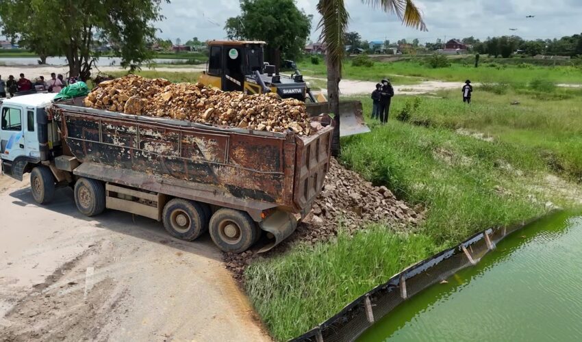 OHH!! HEAVY MACHINERY! MASSIVE INCREDIBLE LAND FILLING USING DUMP TRUCK & BULLDOZER PUSH SOIL!