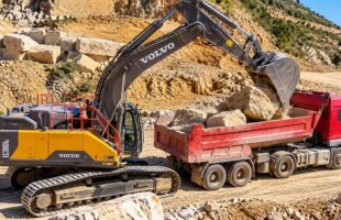 VOLVO EC380EL EXCAVATOR LOADING ROCKS | HEAVY EQUIPMENT!