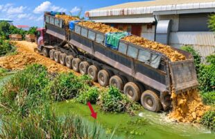WOW! WATCH AN INCREDIBLE HEAVY EQUIPMENT OPERATION AS A MASSIVE DUMP TRUCK UNLOADS TONS OF ROCKS!