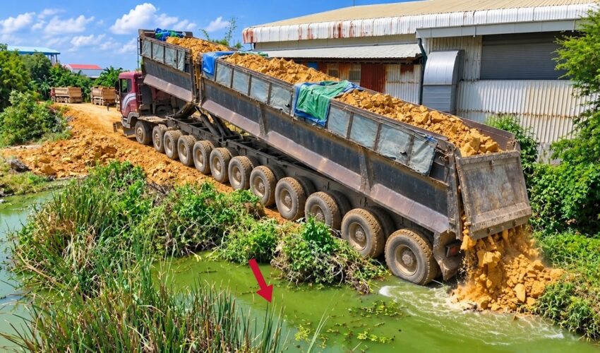 WOW! WATCH AN INCREDIBLE HEAVY EQUIPMENT OPERATION AS A MASSIVE DUMP TRUCK UNLOADS TONS OF ROCKS!